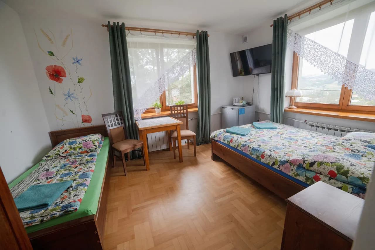 Pokój wieloosobowy z osobnymi łóżkami